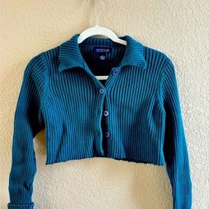 Great Anne Taylor knit wear with buttons and long sleeves